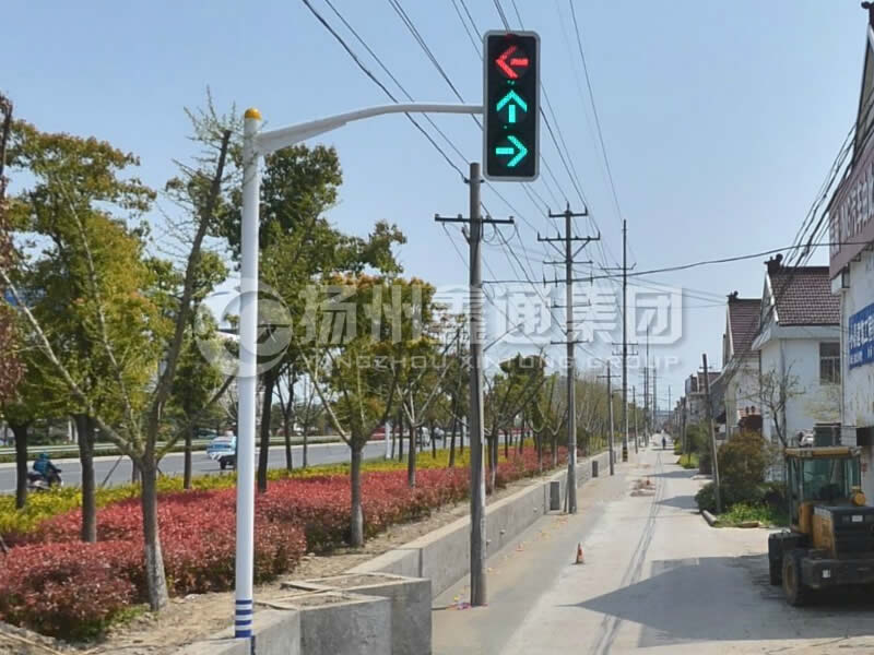 XHDG-017，單挑彎臂信號(hào)燈桿